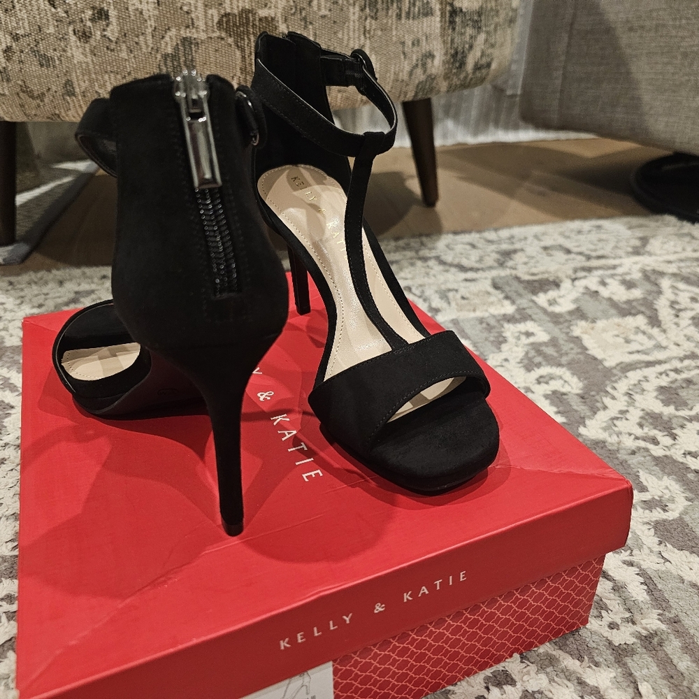 NIB Kelly & Katie Conradd Black Microsuede Heels SZ 7.5 M